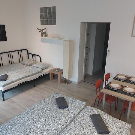 Utulny Apartman S Balkonom Apartment Bratislava Bagian luar foto