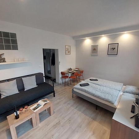 Utulny Apartman S Balkonom Apartment Bratislava Bagian luar foto