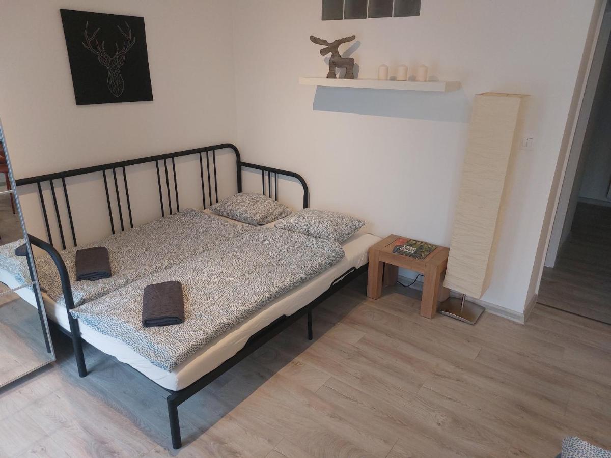 Utulny Apartman S Balkonom Apartment Bratislava Bagian luar foto
