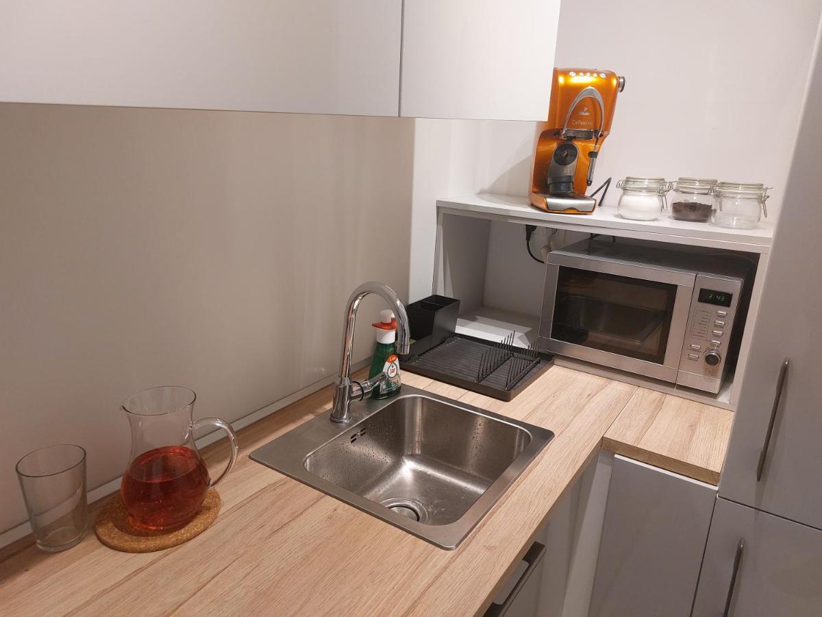 Utulny Apartman S Balkonom Apartment Bratislava Bagian luar foto