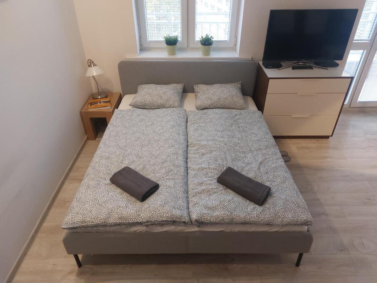 Utulny Apartman S Balkonom Apartment Bratislava Bagian luar foto