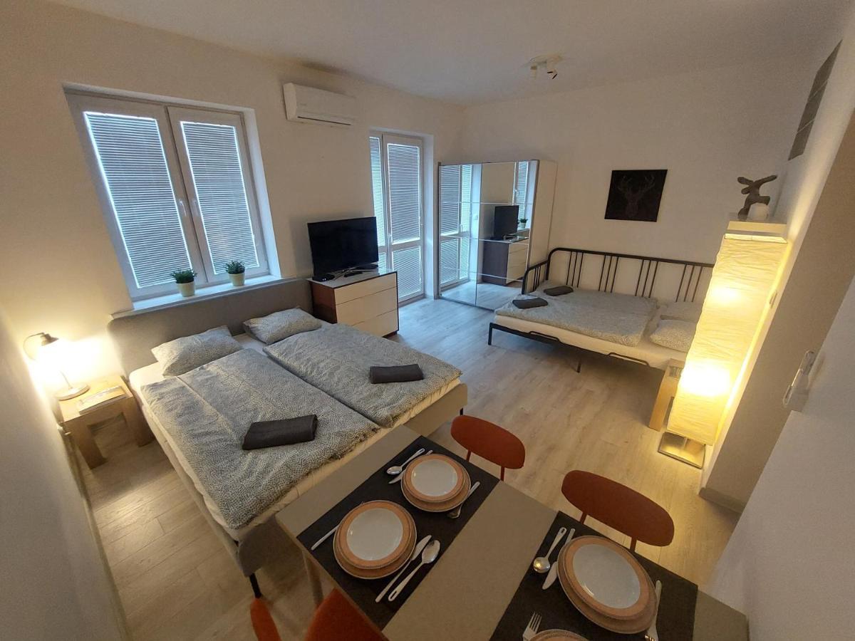 Utulny Apartman S Balkonom Apartment Bratislava Bagian luar foto