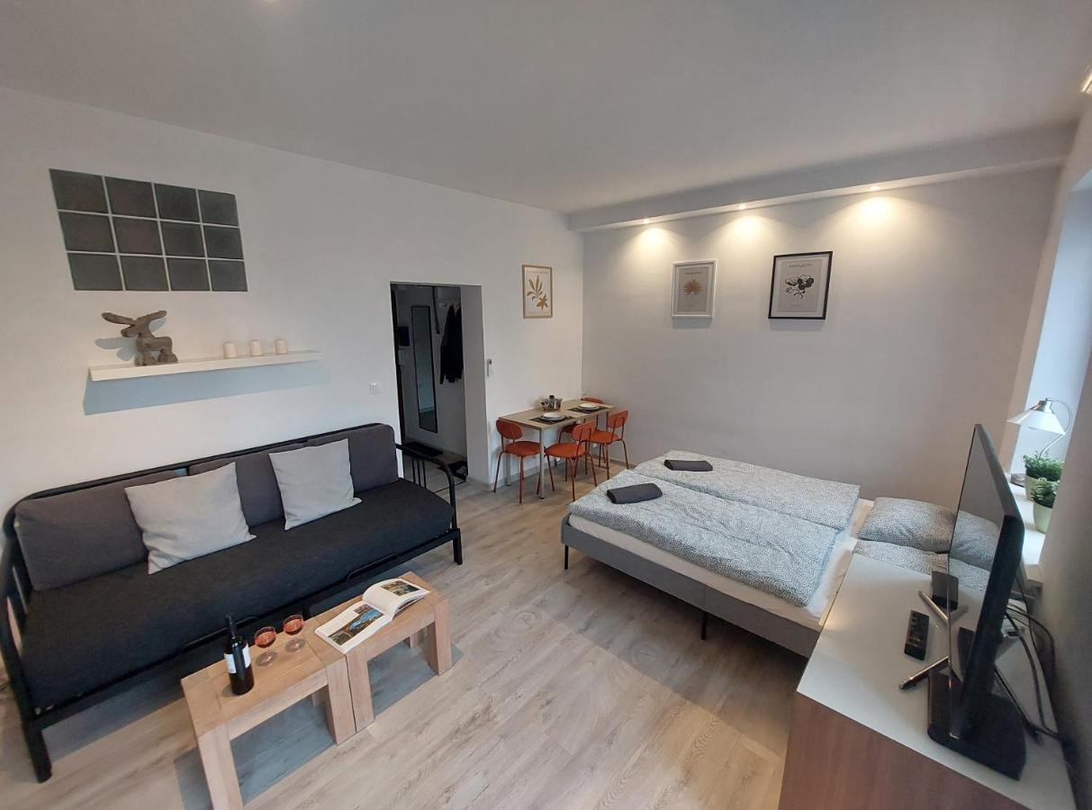 Utulny Apartman S Balkonom Apartment Bratislava Bagian luar foto
