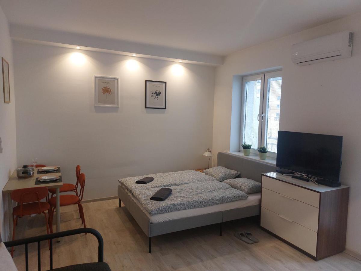 Utulny Apartman S Balkonom Apartment Bratislava Bagian luar foto