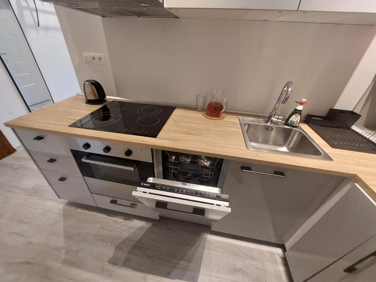 Utulny Apartman S Balkonom Apartment Bratislava Bagian luar foto