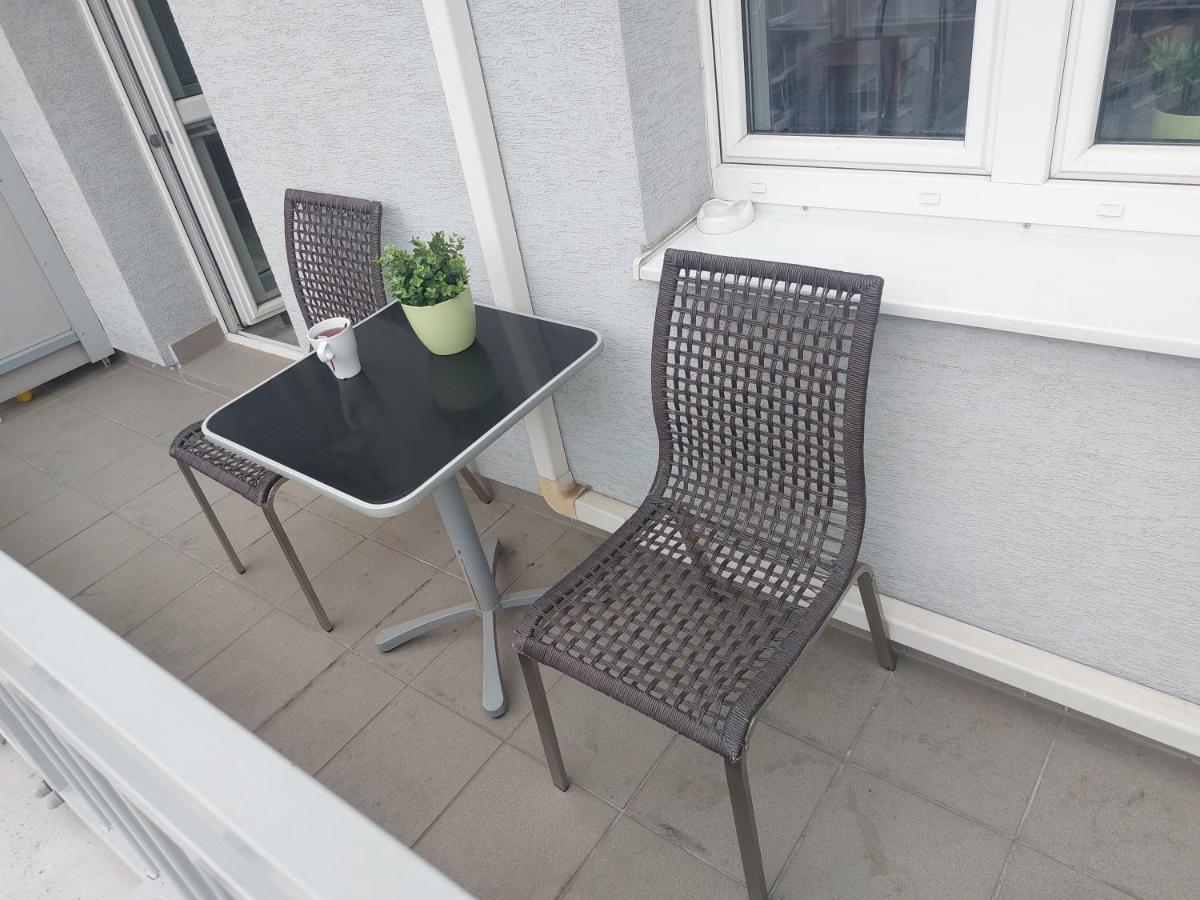 Utulny Apartman S Balkonom Apartment Bratislava Bagian luar foto