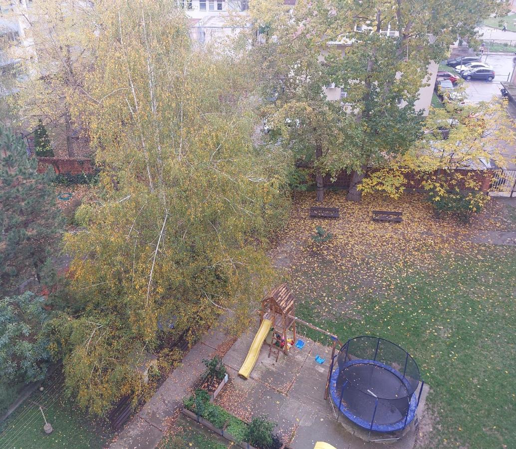 Utulny Apartman S Balkonom Apartment Bratislava Bagian luar foto