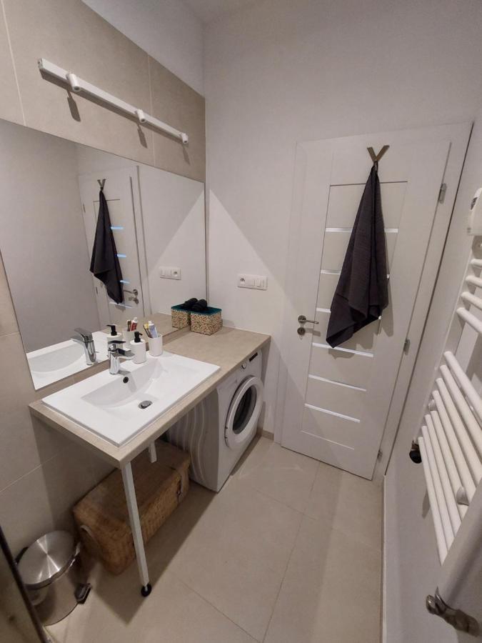 Utulny Apartman S Balkonom Apartment Bratislava Bagian luar foto